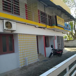 Anju Tourist House Hotel Kazhakuttam